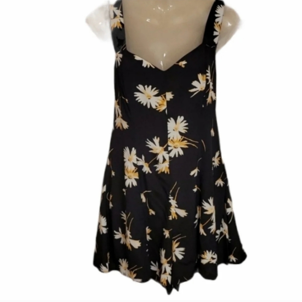 Urban Outfitters black Motif flower romper - Picture 3 of 11